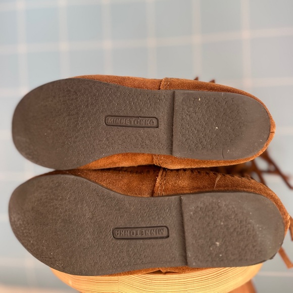 Minnetonka 3 Layer Fringe Suede Boots Size 5 Boho Western - Picture 5 of 6